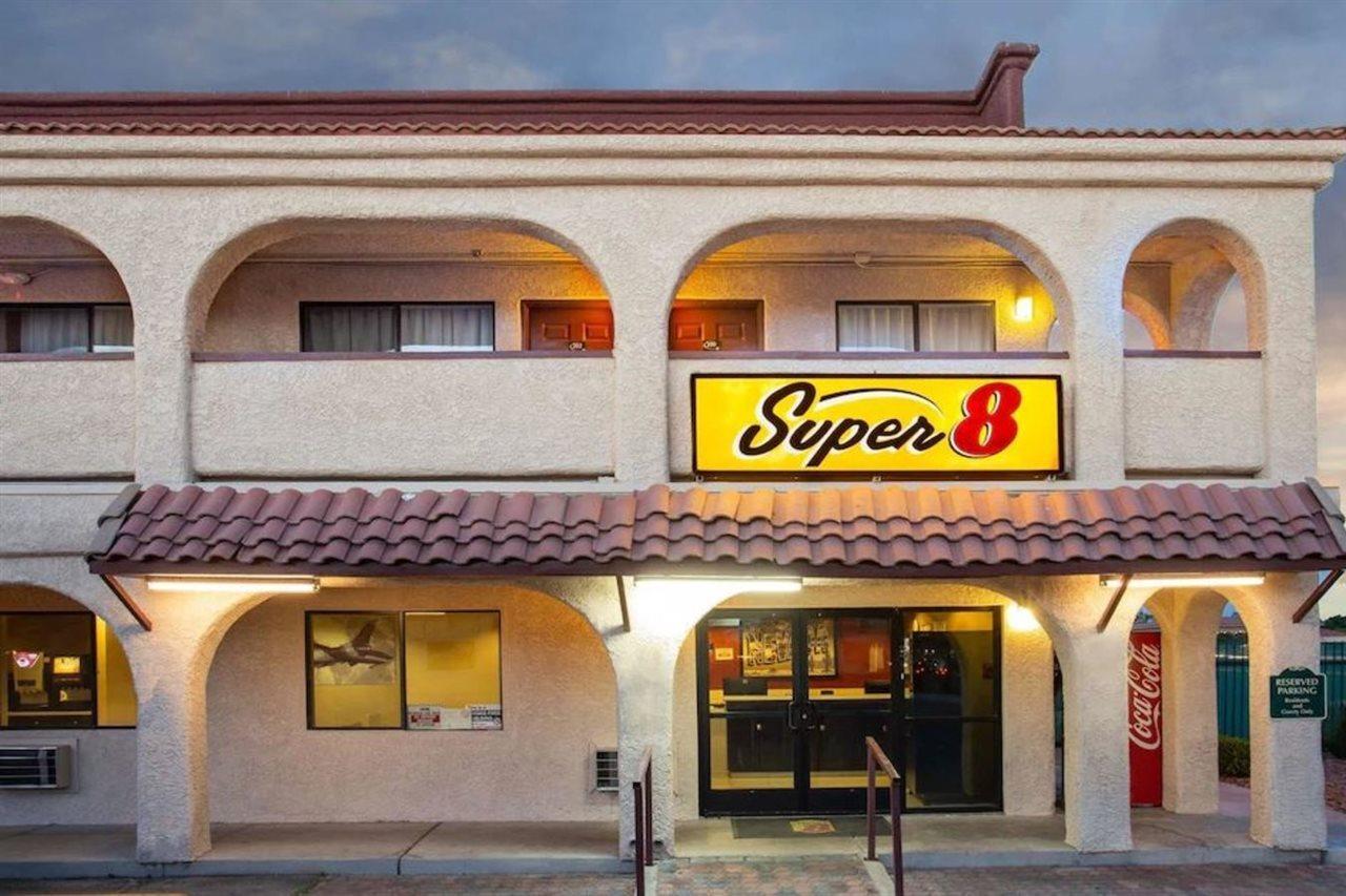 Super 8 By Wyndham Las Vegas Nellis Afb Area Exterior foto
