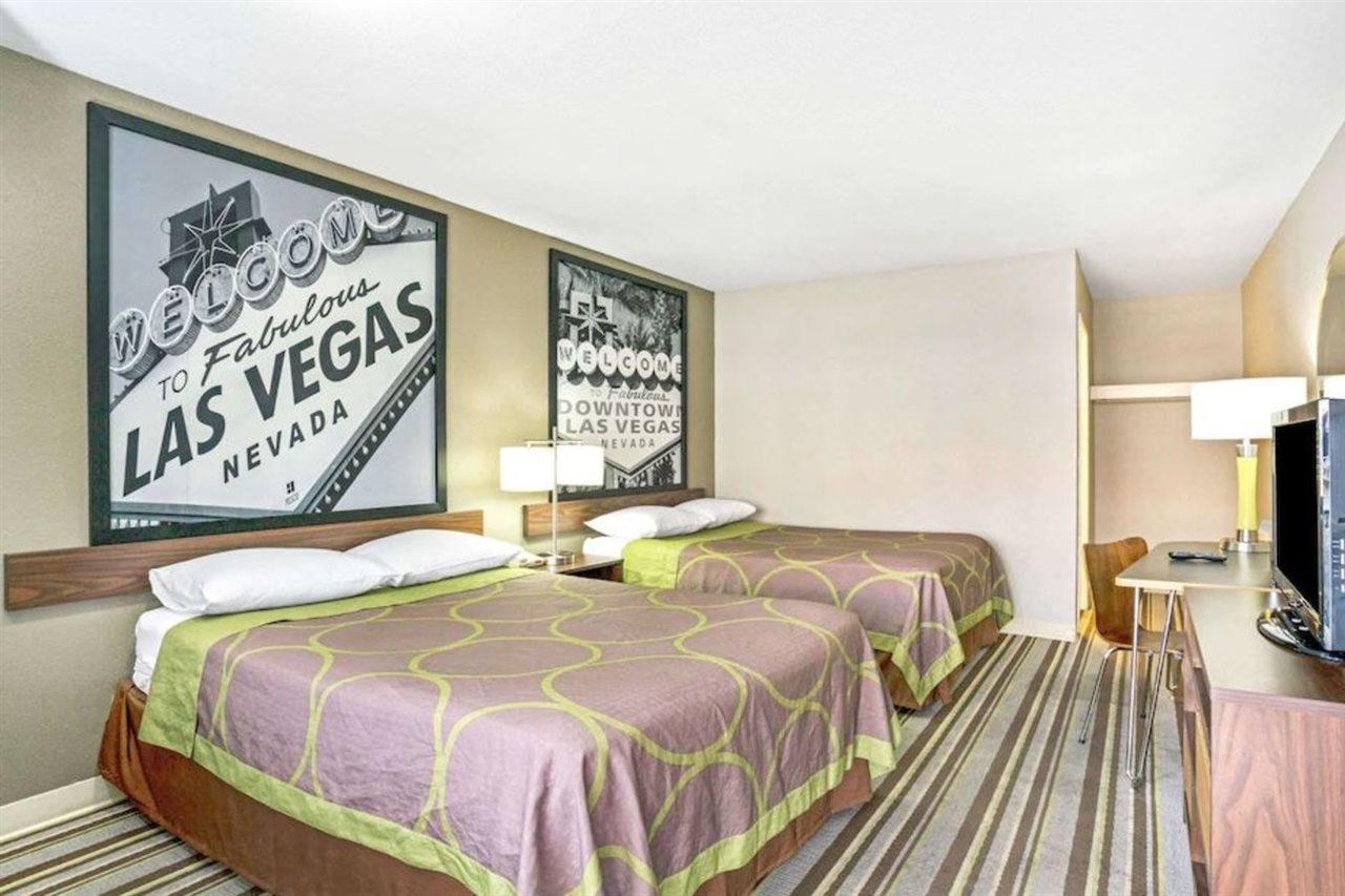 Super 8 By Wyndham Las Vegas Nellis Afb Area Exterior foto