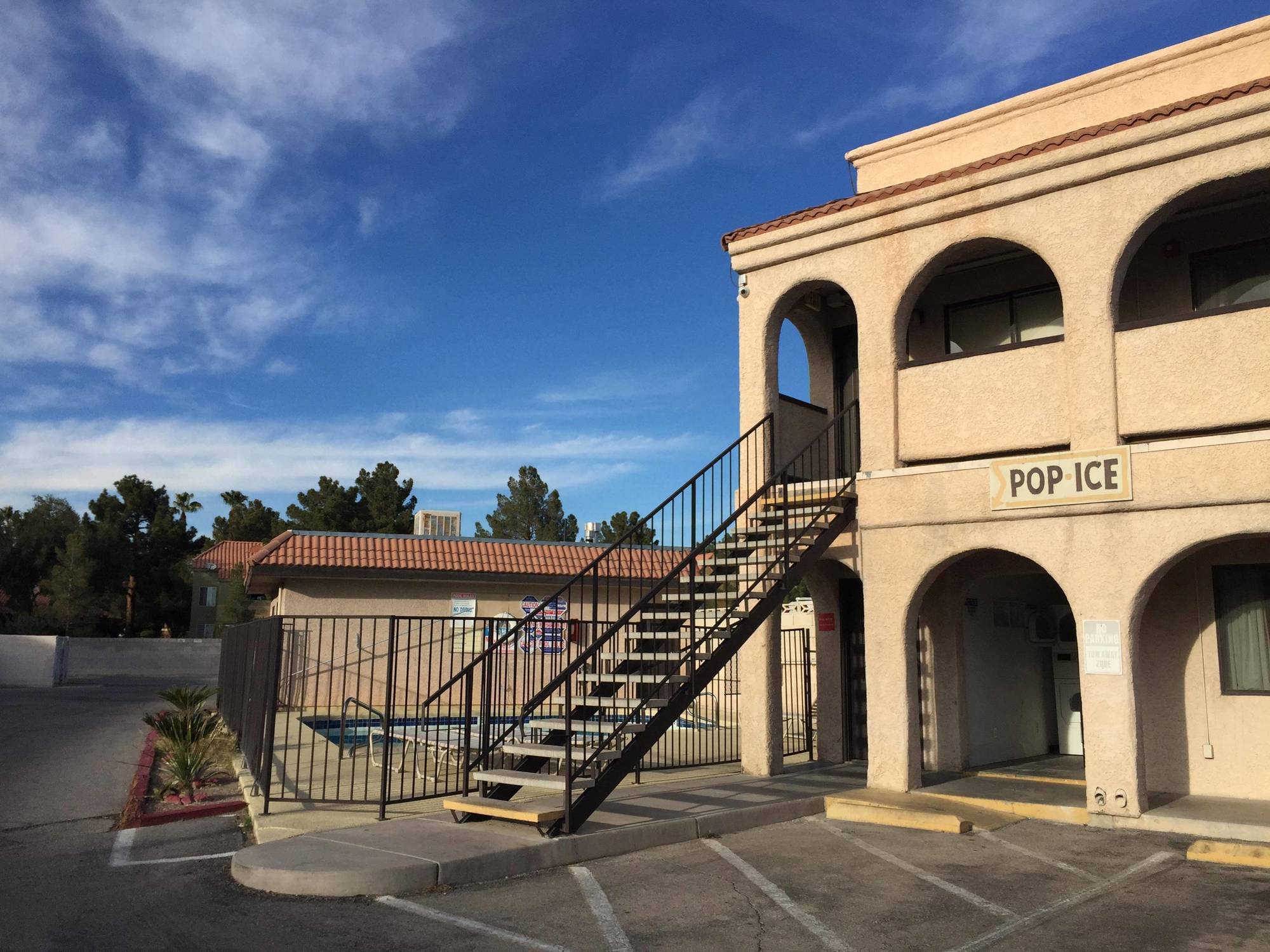 Super 8 By Wyndham Las Vegas Nellis Afb Area Exterior foto